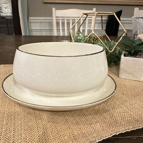 Noritake Montblanc Gravy Boat with Attached Plate Ivory China made in‎ Japan - Picture 1 of 7